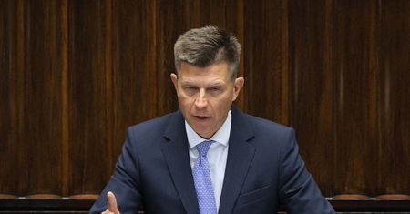 Składka zdrowotna na sztandarze Hołowni. Petru wywiera presję na Domańskiego, resort nie potwierdza