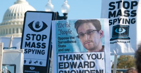 Edward Snowden nie zarobi ani centa na "Pamięci nieulotnej". Zyski przejmie rząd