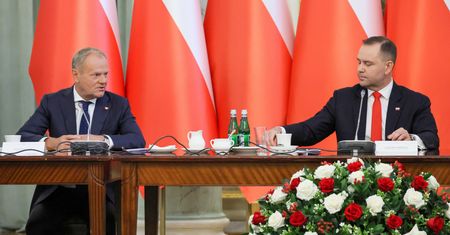 Walka między pałacami. Konflikt narasta