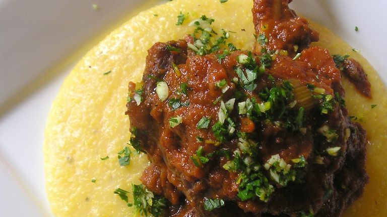 Duszona goleń tylna z jagnięciny australijskiej z kością (samo mięso)