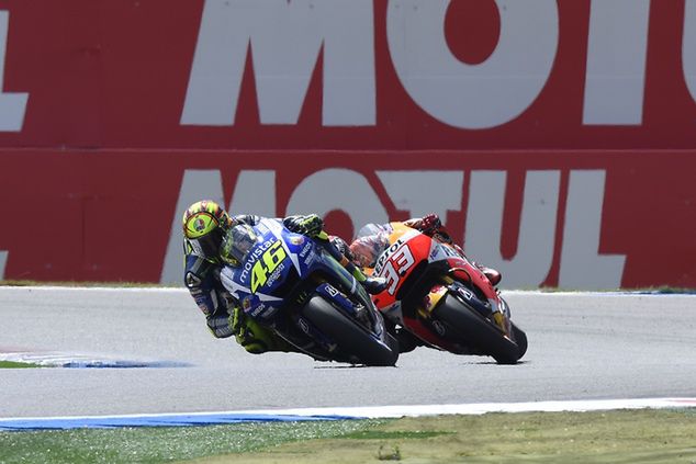 Valentino Rossi i Marc Marquez stoczyli w Assen wyrównany pojedynek