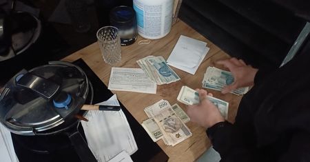Obietnice pracy zamieniły się w koszmar. Rozbita siatka handlu ludźmi w Wielkopolsce