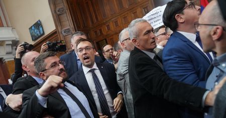 Bójka w serbskim parlamencie. "Korupcja zabija", "macie krew na rękach"