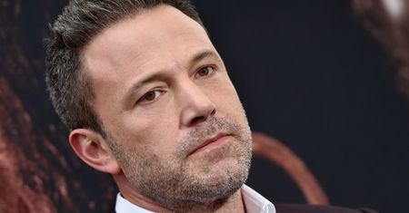 Żaden związek nie wyleczył go z nałogu. Ben Affleck znowu jest sam