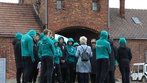 Piłkarze z Niemiec w Polsce. Odwiedzili Auschwitz