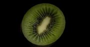 Co się stanie, gdy zjesz kiwi ze skórką? (WIDEO)