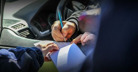Po kolizji wezwała policję. "Biorę 1000 zł i słucham państwa"