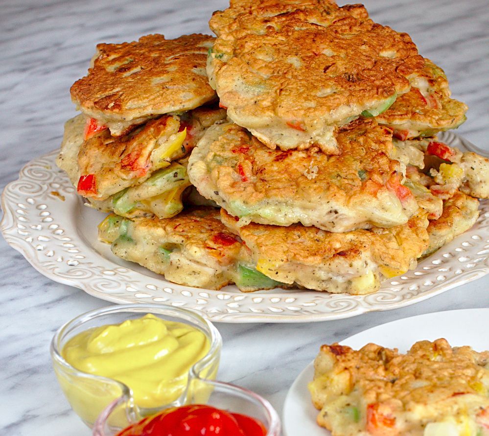 Kotlet z kurczaka w cieście naleśnikowym z warzywami