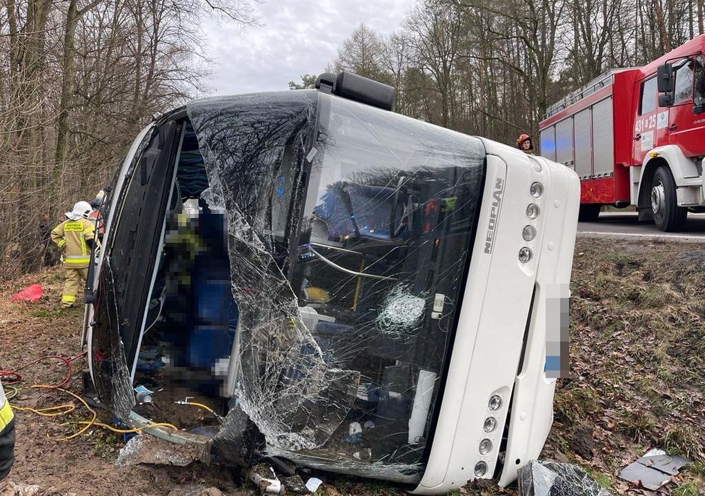 Autokar wpadł do rowu. Groźny wypadek na Lubelszczyźnie