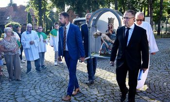 Piła: W parafii pw. św. Stanisława Kostki wierni przywitali Pietę Skrzatuską