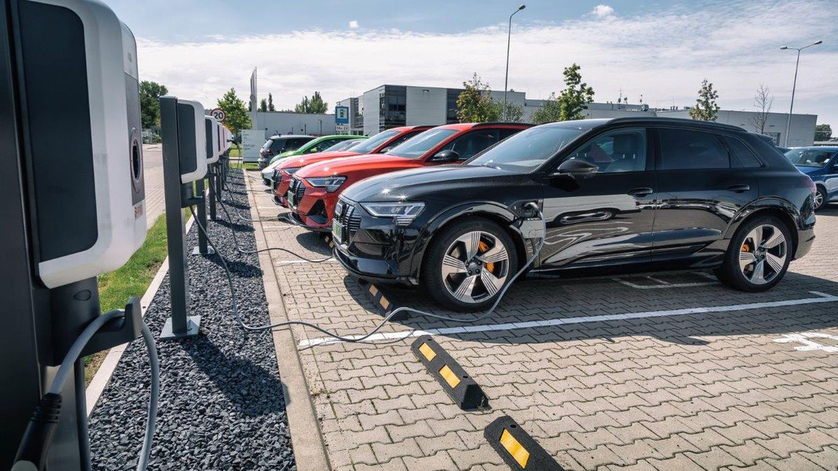 Parking z ładowarkami na terenie Volkswagen Group Polska