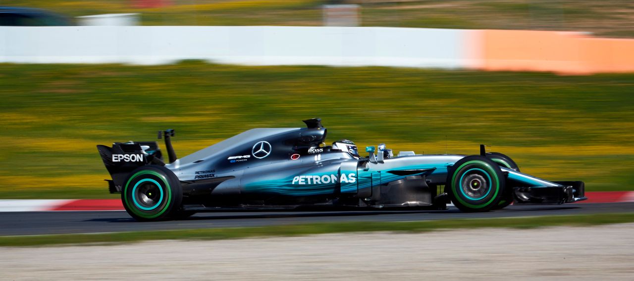 Najlepiej wyglądający bolid w stawce? Twierdzi tak nie tylko Lewis Hamilton, ale także inni przeciwnicy mało estetycznej płetwy rekina, której na Mercedesie nie znajdziemy.