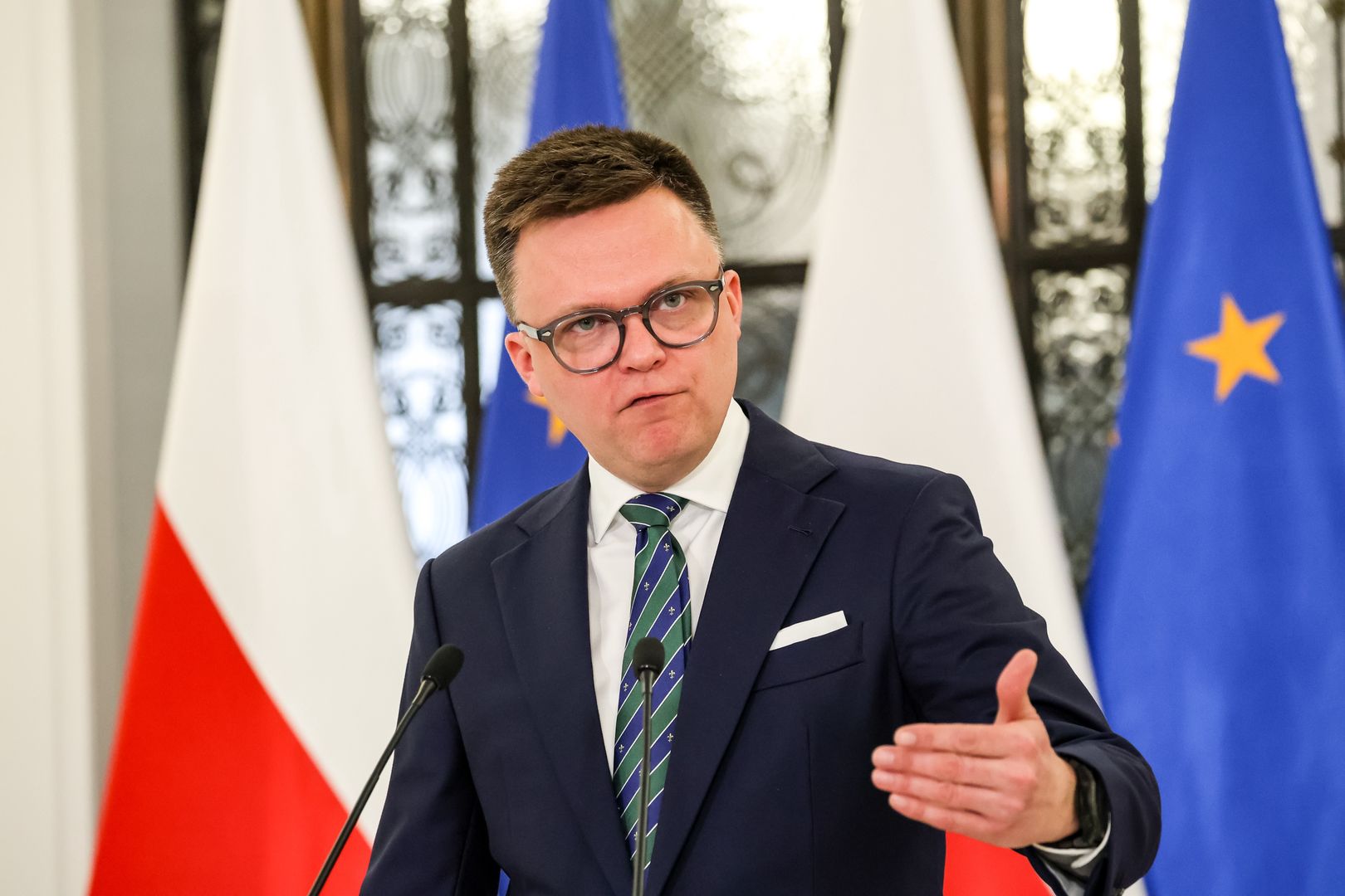 Ozdoba uderza w Szymona Hołownię. "Parlament stał się cyrkiem"