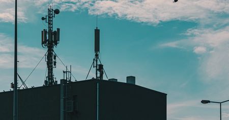 Czy 5G szkodzi zdrowiu? Rosjanie chcą poluzowania norm