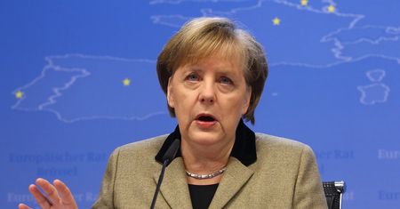 Angela Merkel negocjuje warunki ratowania strefy euro