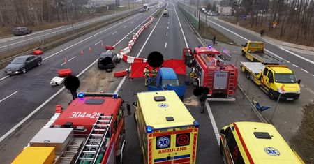 Tragedia na S5 pod Bydgoszczą. Ranny 60-latek utknął w aucie