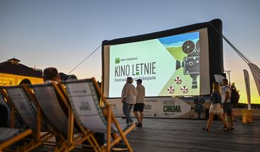 Czas zaplanować filmowe wakacje nad morzem, w górach i na Mazurach.