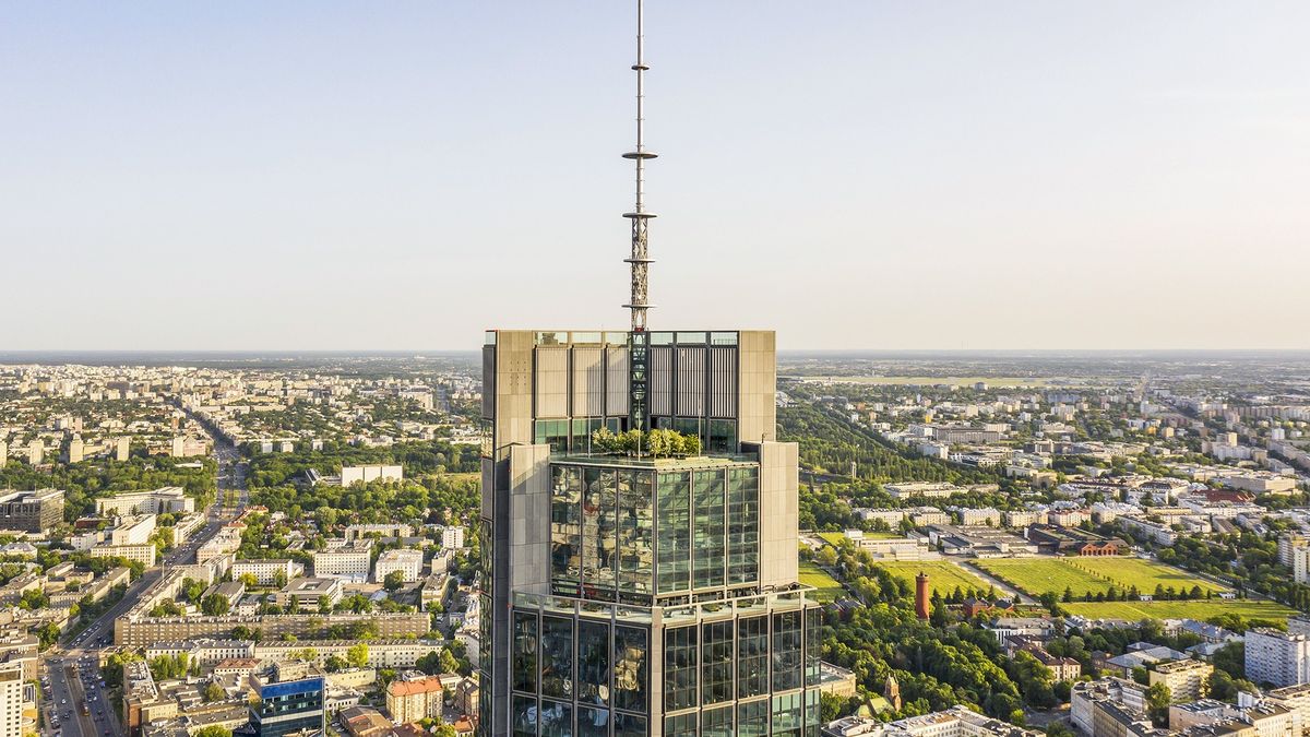 Taras z ogrodem na takiej wysokości robi ogromne wrażenie 