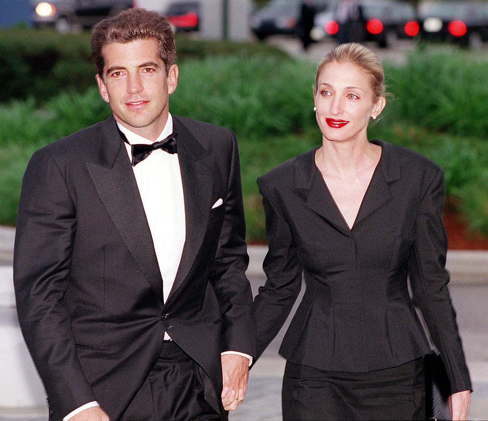Carolyn Bessette-Kennedy postawiła na taliowaną marynarkę