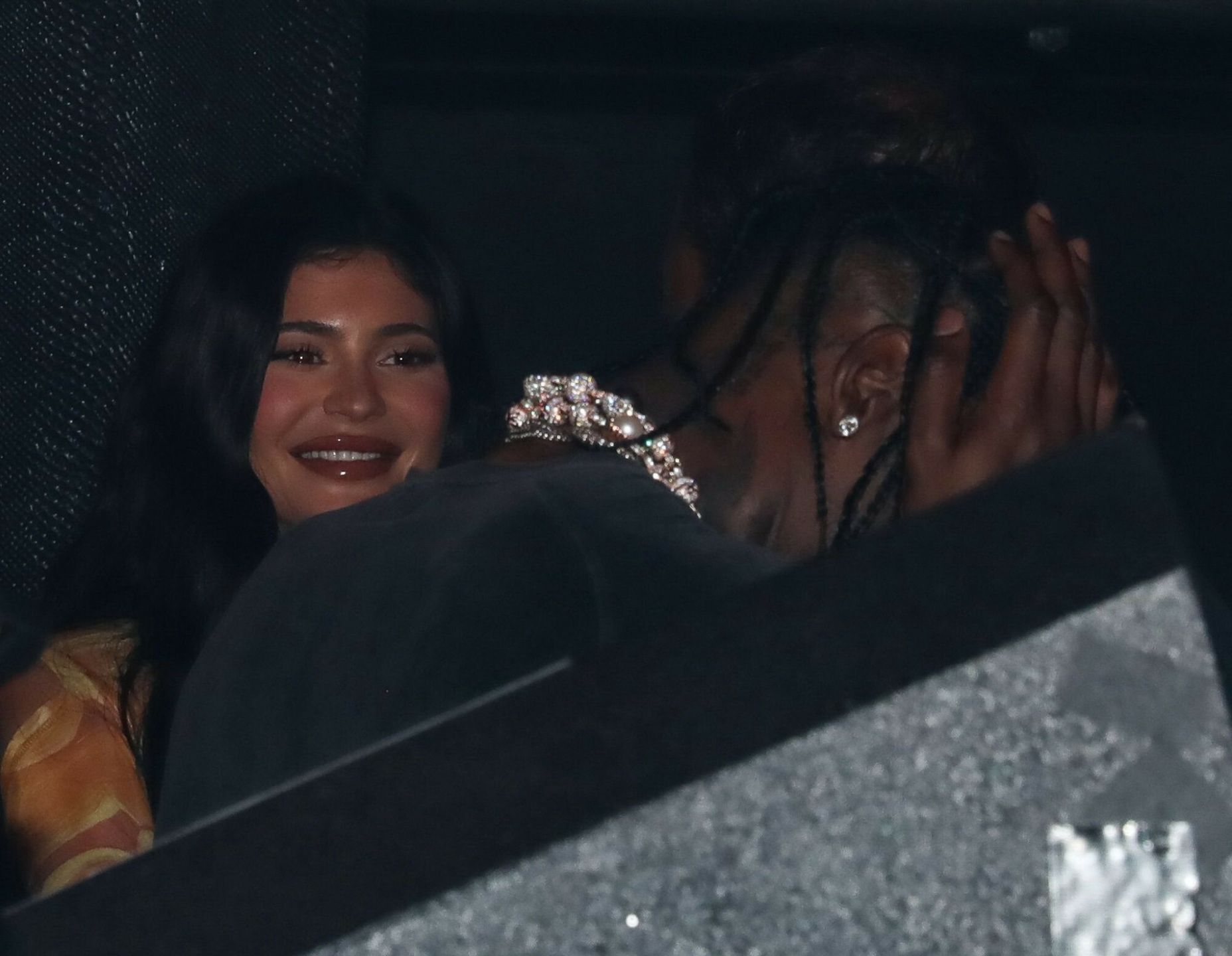 Kylie Jenner i Travis Scott wspólnie świętują w nocnym klubie. Wyglądają na zakochanych?