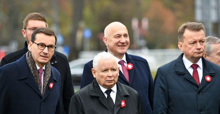 "Samospełniająca się przepowiednia". Eksperci komentują sondaż