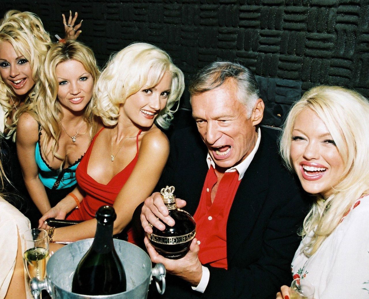 Hugh Hefner całe życie otaczał się młodymi, atrakcyjnymi kobietami