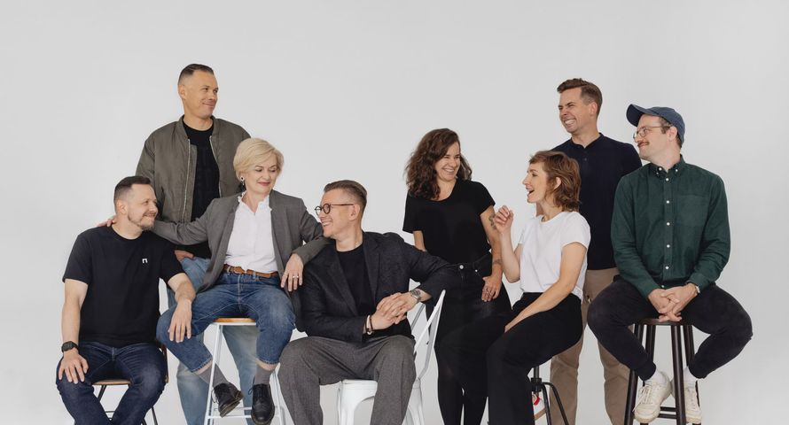 All Hands Agency wzmacnia zespół i reorganizuje strukturę