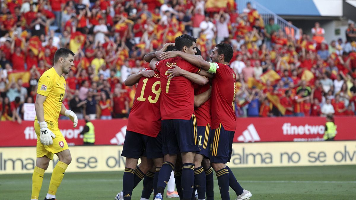 Zdjęcie okładkowe artykułu: PAP/EPA / Daniel Perez / Na zdjęciu: radość piłkarzy reprezentacji Hiszpanii