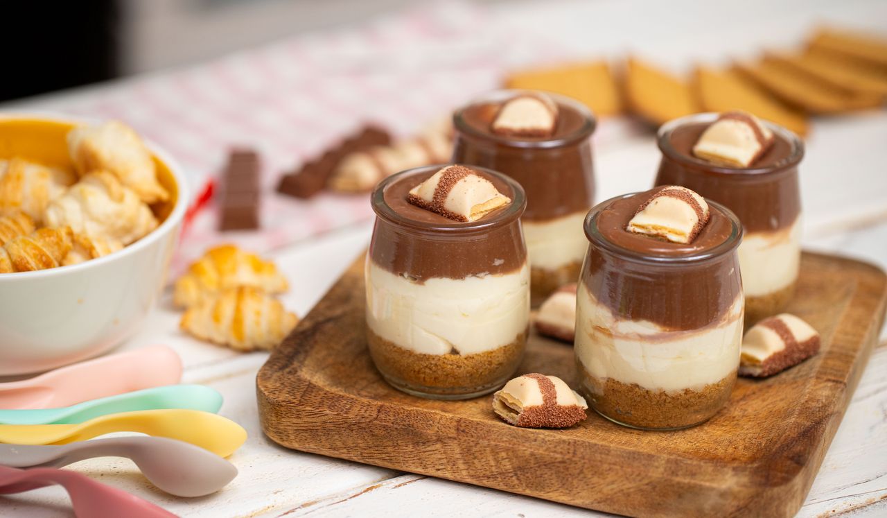 Gdy na stole pojawiają się te warstwowe deserki, pozostałe słodkości przestają się liczyć