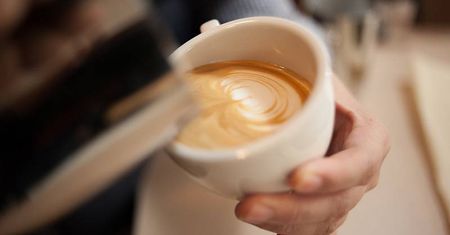 Dziś Międzynarodowy Dzień Kawy. Jak zrobić idealne espresso w domu?