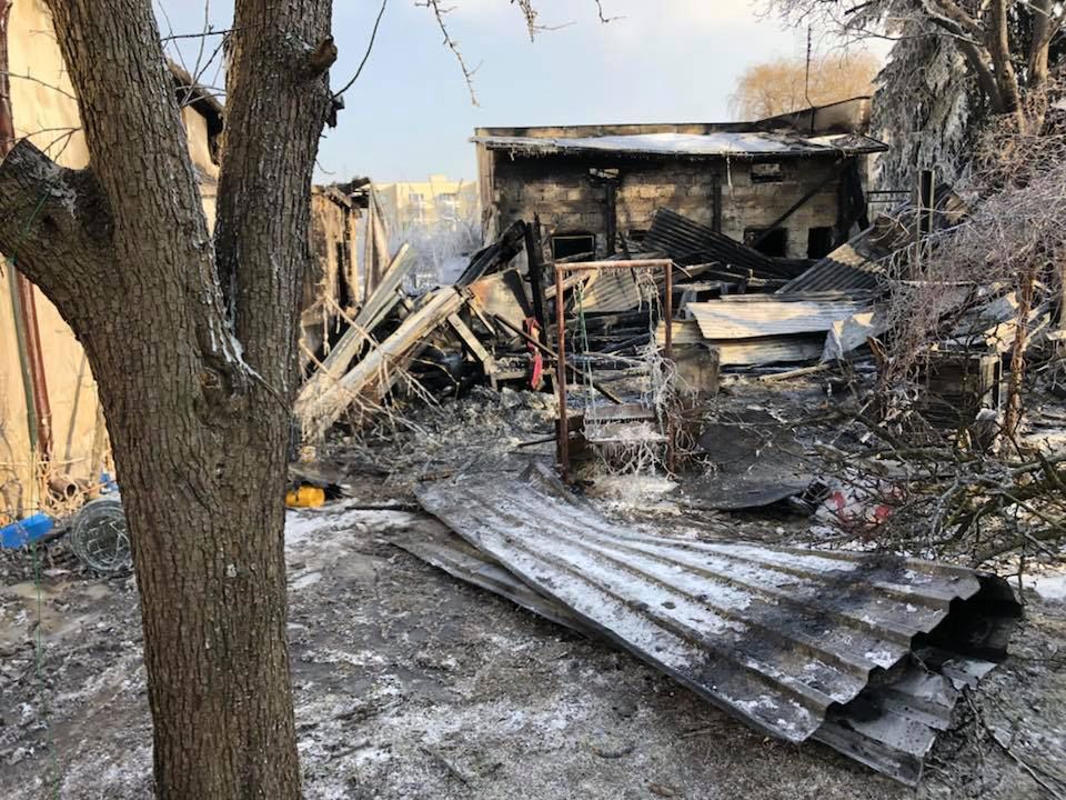Rodzinie spłonął dom po eksplozji warsztatu. Trwa zbiórka pieniędzy