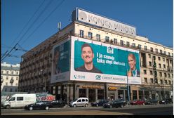 Spór o reklamę w centrum stolicy. "Czy nielegalna reklama z Dawidem Podsiadło jest nielegalna"?