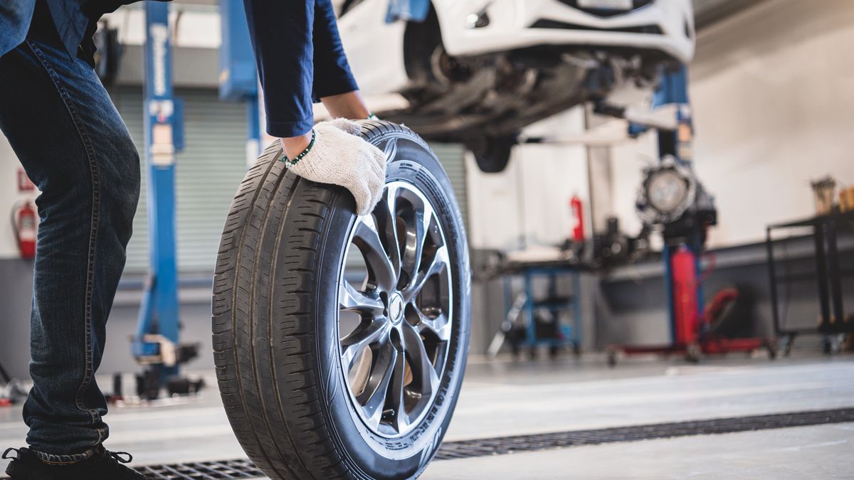 Jak wyrzucić stare opony? Za to może grozić mandat
