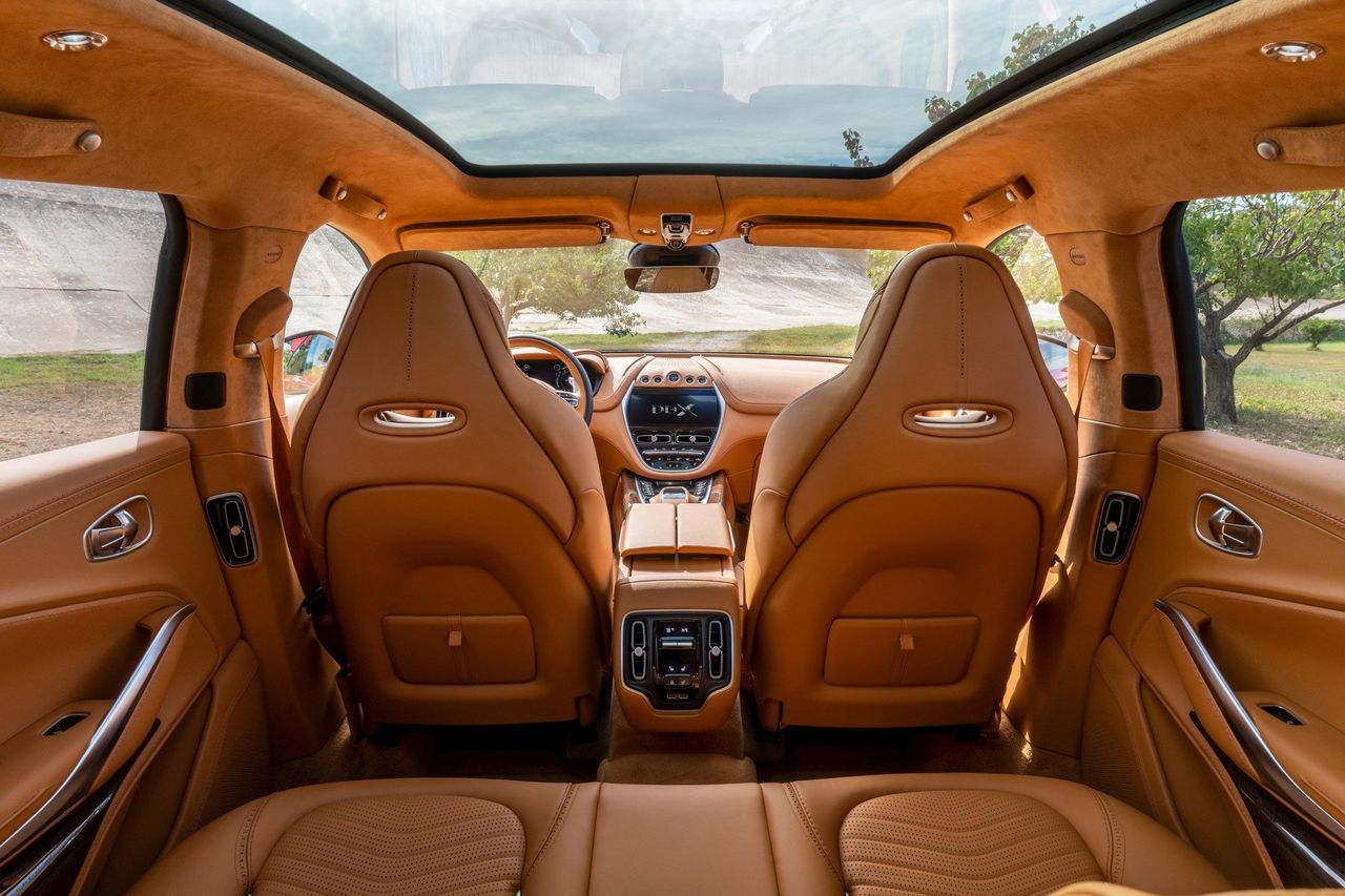 Aston Martin DBX odsłania wnętrze. Pierwszy SUV marki będzie wybitnie luksusowy