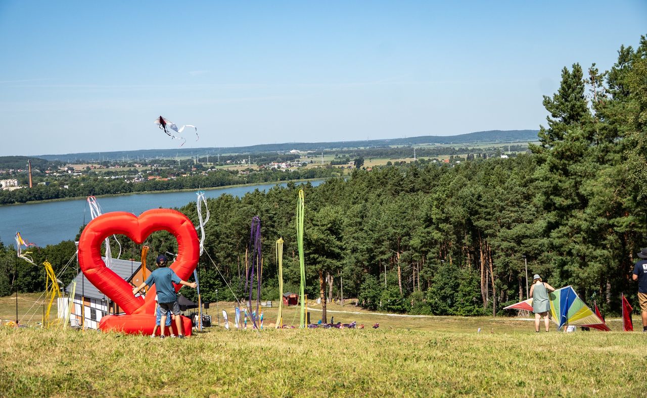 Uczestnicy III Festiwalu Latawców w Chodzieży
