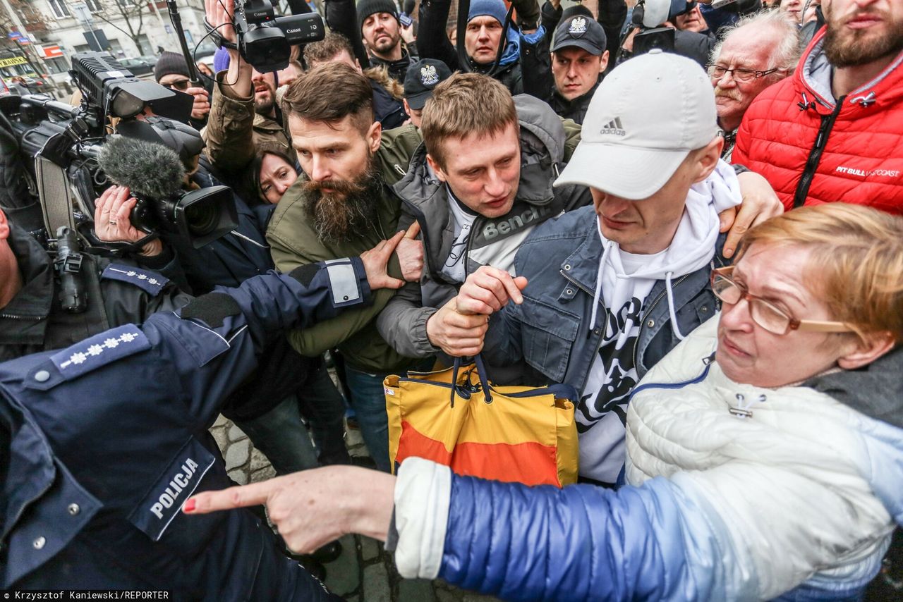 Matka Komendy rozgoryczona. "Dostaliśmy obuchem w łeb"