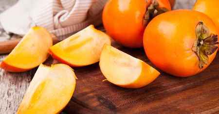 Kaki, czyli "owoc bogów". Choć wygląda niepozornie, działa antyrakowo i obniża cholesterol
