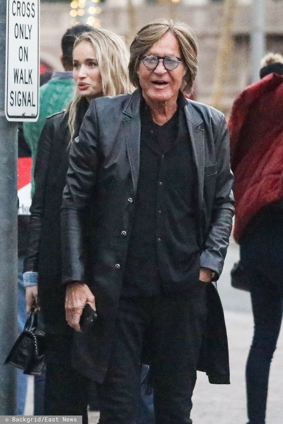 Mohamed Hadid "przyłapany" na buszowaniu po sklepach z o 42 lata młodszą modelką
