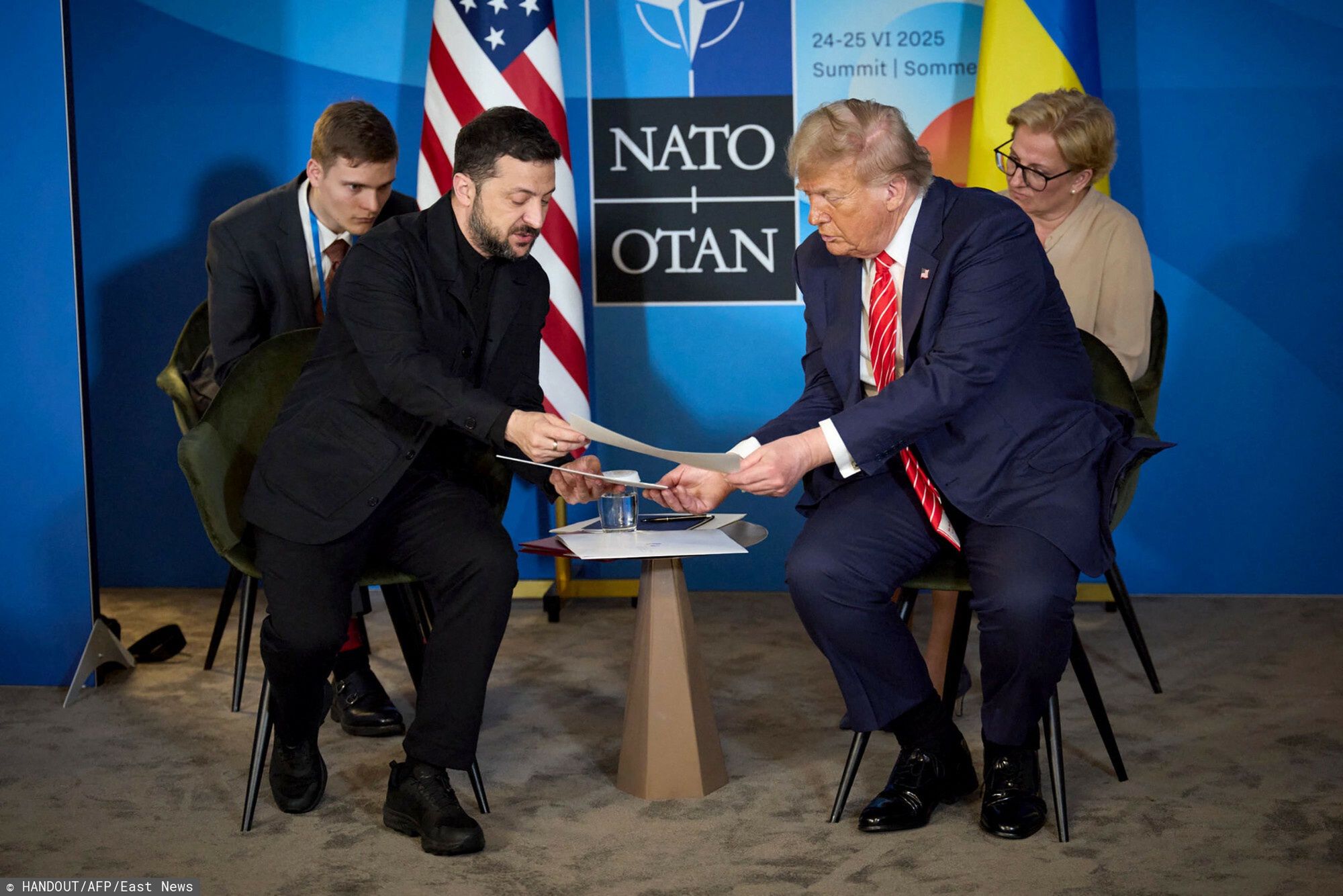 Szczyt NATO w Hadze
In this handout photograph taken and released by the Ukrainian Presidential Press Service on June 25, 2025, Ukraine's President Volodymyr Zelensky (L) meets with US President Donald Trump on the sideline of the North Atlantic Treaty Organization (NATO) summit in The Hague. (Photo by Handout / UKRAINIAN PRESIDENTIAL PRESS SERVICE / AFP) / RESTRICTED TO EDITORIAL USE - MANDATORY CREDIT "AFP PHOTO / Ukrainian Presidential Press Service" - NO MARKETING NO ADVERTISING CAMPAIGNS - DISTRIBUTED AS A SERVICE TO CLIENTS
HANDOUT