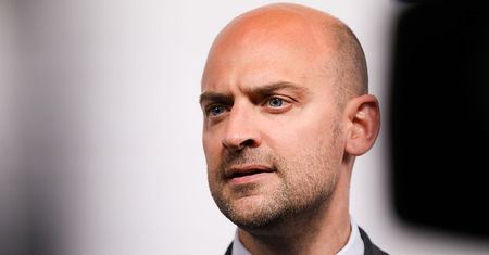 "Wyczerpać gospodarkę wojenną Rosji". Francuzi łączą siły z USA