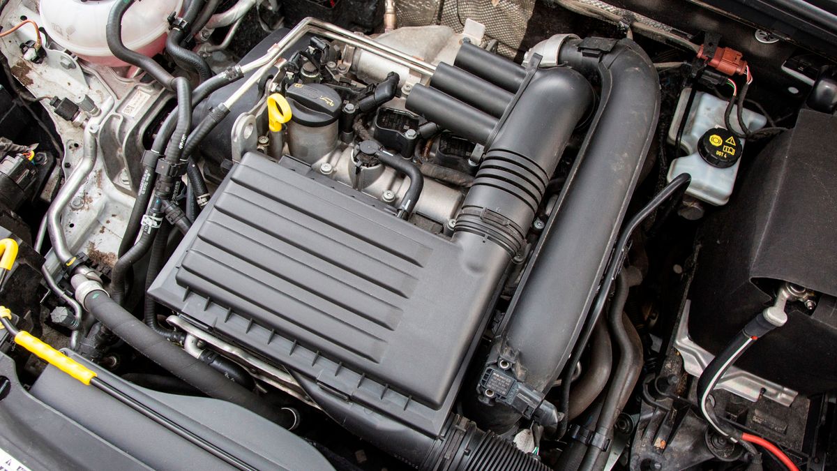 Nowoczesne silniki z łańcuchowym napędem rozrządu często mają problemy z jego trwałością. Aby je wyeliminować, stosuje się klasyczny pasek. Niekiedy trzeba go jednak wymienić wcześniej niż zaleca producent