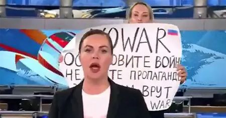 Dziennikarka sprzeciwiła się Putinowi. Sąd pozbawił ją praw rodzicielskich