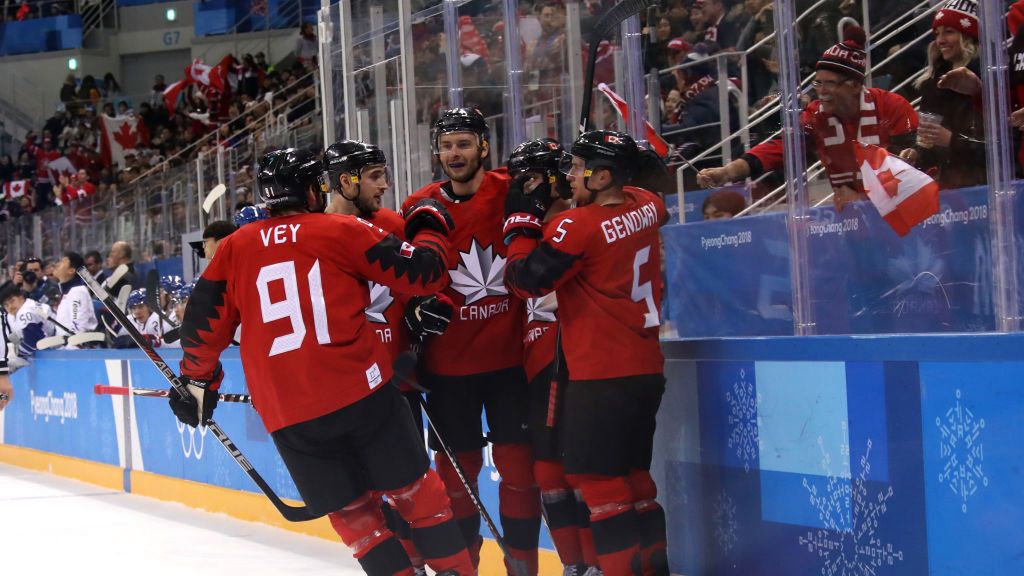 Zdjęcie okładkowe artykułu: Getty Images / Bruce Bennett / Na zdjęciu: Kanadyjczycy cieszą się z bramki