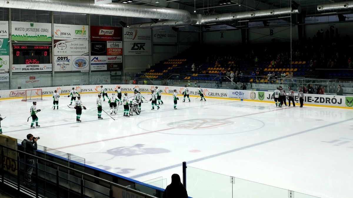 Mecz hokejowej Ekstraligi JKH GKS Jastrzębie - Tauron KH GKS Katowice został odwołany, 4 bm Goście odmówili wyjścia na lód po tym, jak jeden z ich zawodników został pobity podczas treningu przed lodo