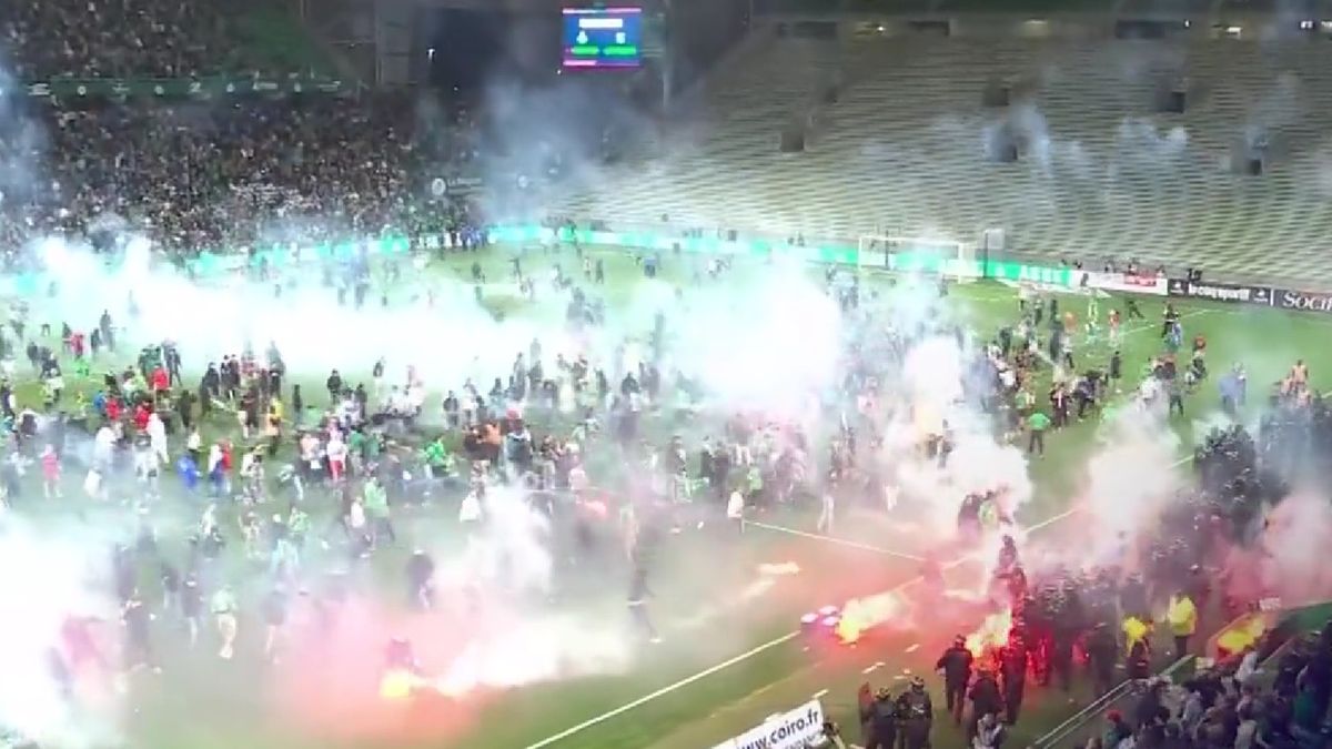 Kibole Saint-Etienne po spadnięciu klubu z Ligue1