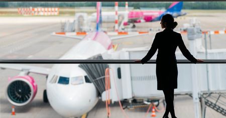 Wizz Air rekrutuje w Lublinie. Przewoźnik szuka stewardess i stewardów. Sprawdź wymagania i zarobki