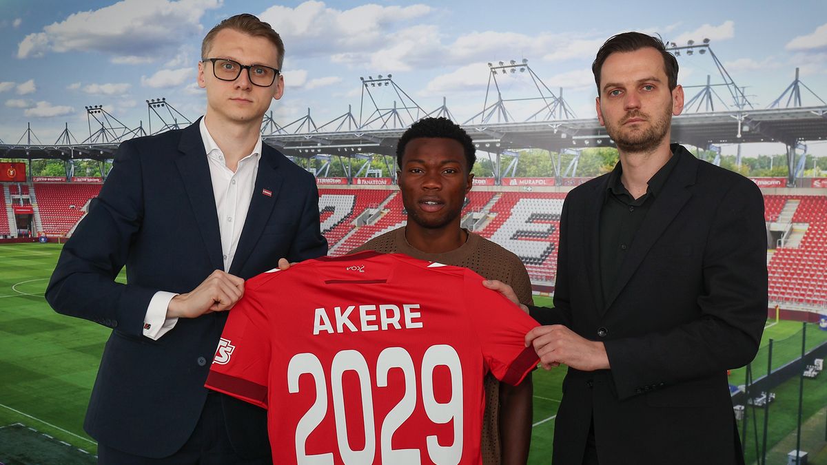 Materiały prasowe / Widzew Łódź / Na zdjęciu: Samuel Akere został nowym piłkarzem Widzewa Łódź