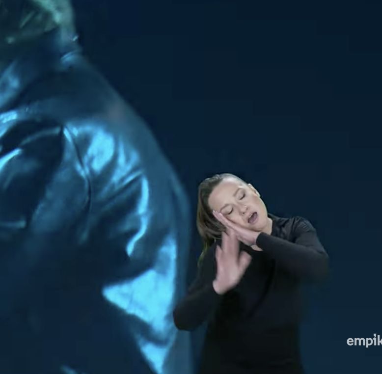 Tłumaczka języka migowego na Bestsellerach Emipku 2025