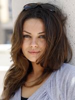 Mila Kunis z trudem kleci maila