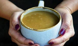 Zupa cebulowa. Aromatyczna i rozgrzewająca propozycja na jesienny obiad